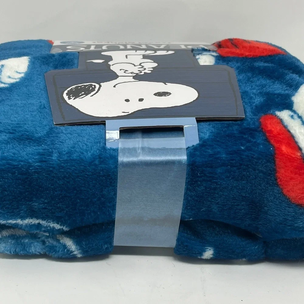 Peanuts Snoopy Christmas Super Soft Travel Blanket Blue Santa Hat Sledding 45x55